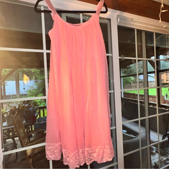Elegant Pink Lace Trim Nightgown - Picture 5 of 12